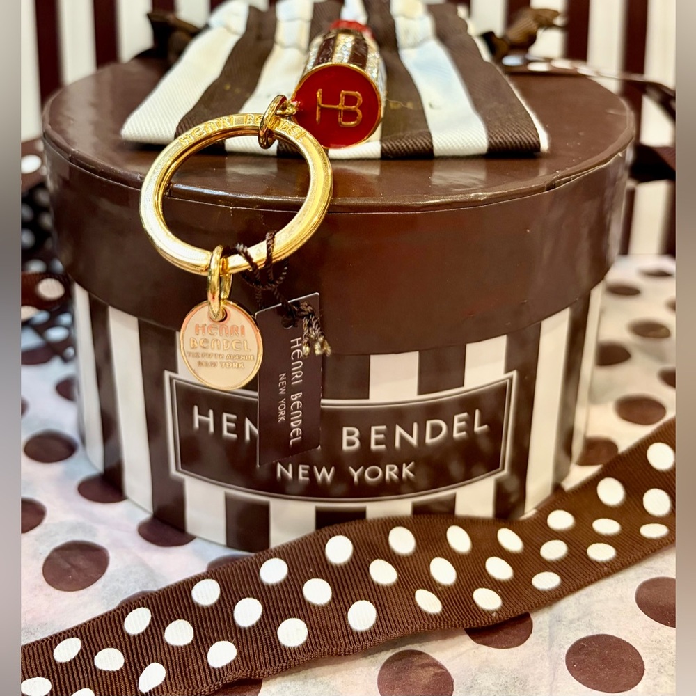 NWT HENRI BENDEL Red Lipstick Keychain, Gold Hardware & Crystals
Comes w/dusty - Picture 3 of 9
